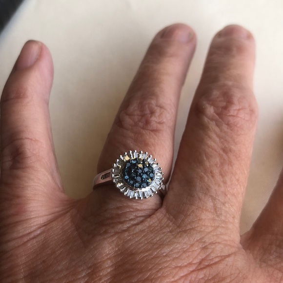 Gorgeous Blue and White Diamond 925 Ring - Picture 1 of 10